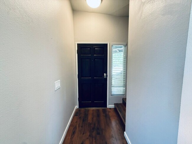 Building Photo - Spacious 3 Bedroom 3 Bath Condo with Garage in Desirable Highland Trails Community