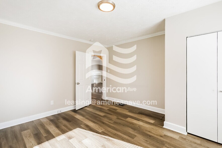 Building Photo - 644 E 34th St