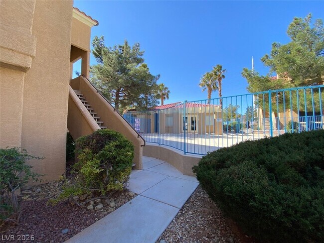 Building Photo - 900 Heavenly Hill Ct