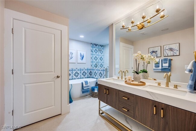 Building Photo - 2800 Lakeview Dr