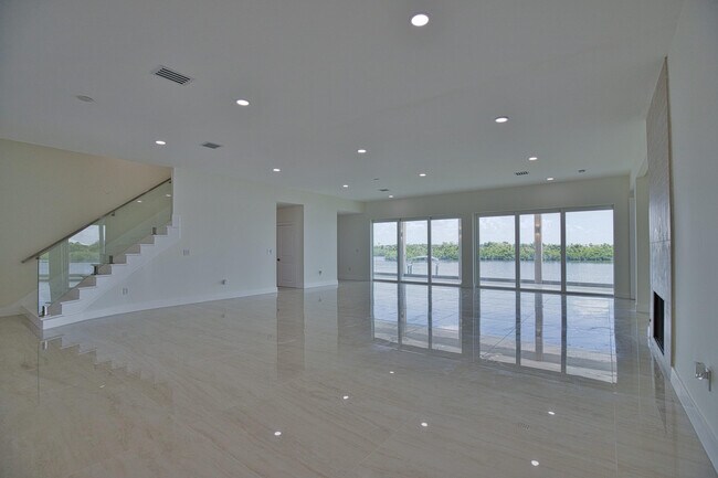Building Photo - 13064 Via Flavia