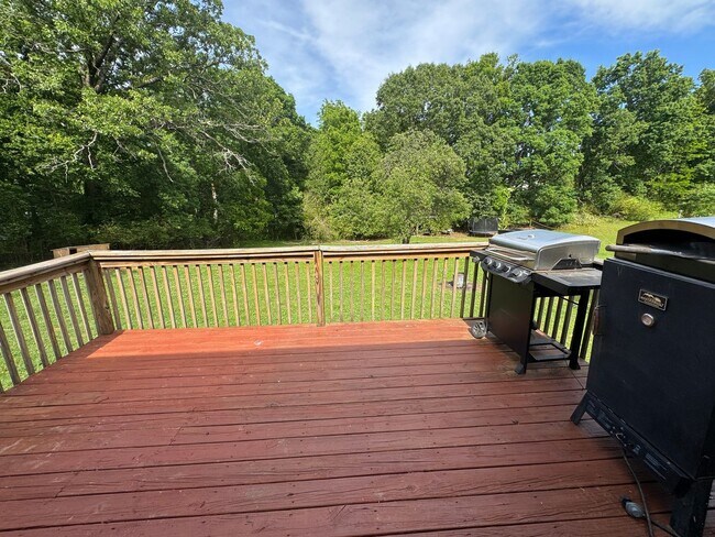 Building Photo - Country living on the outskirts of Nashville with 4 large beds, 2 baths, a bonus room and over an...