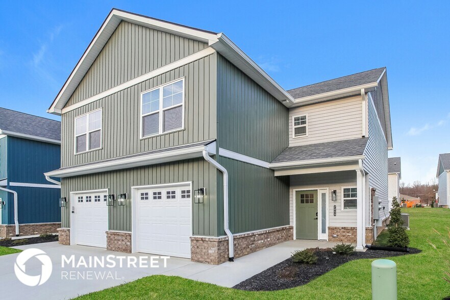 Building Photo - 2059 N Sarah Dr