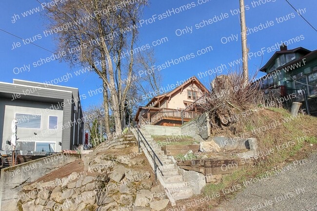 Building Photo - 3232 N Michigan Ave