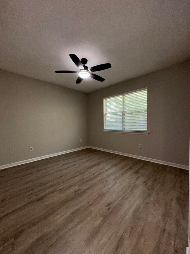 Building Photo - 517 Oak Chase Dr