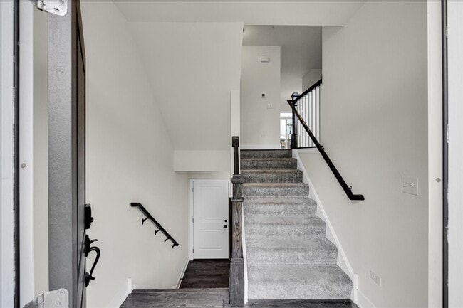 Building Photo - 29W710 Cambridge Ct