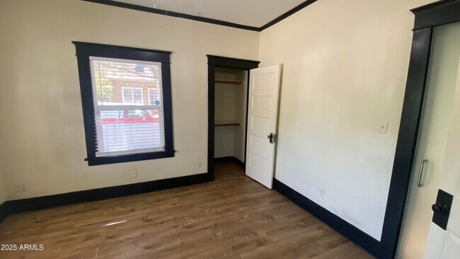 Building Photo - 714 W Roosevelt St