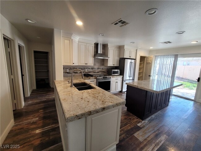 Building Photo - 10799 Flame Vine Ct
