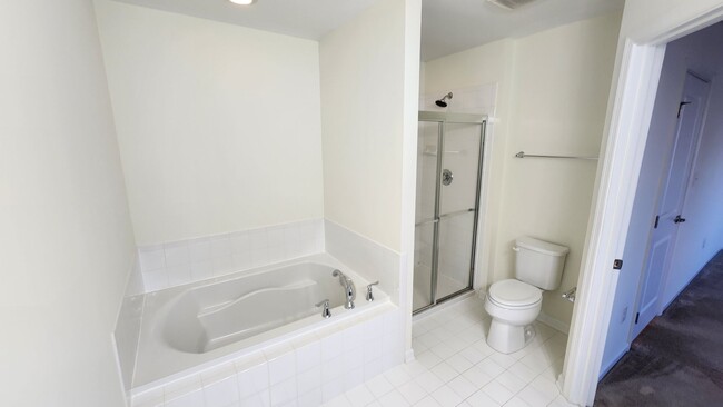 Building Photo - Spacious, Large, Luxury 3 Bedroom Townhous...