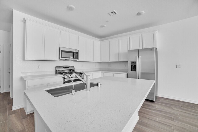 Building Photo - Stunning Home Located in the Desirable Bla...
