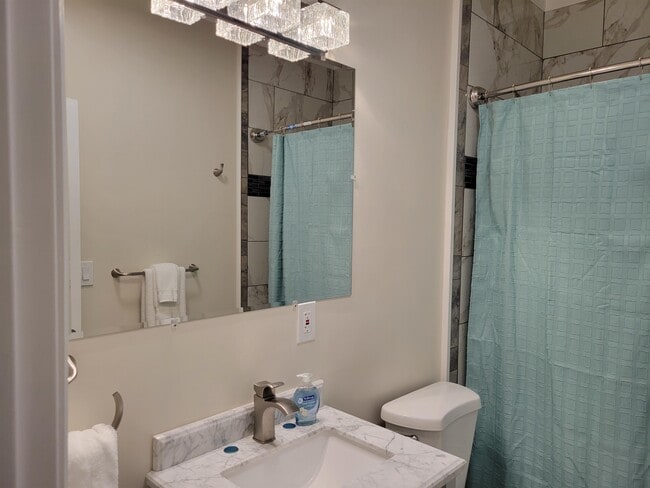 Building Photo - 355 Kalanianaole St
