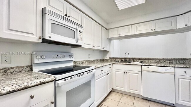 Building Photo - 3021 Alcazar Pl