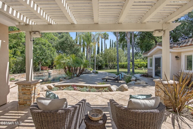 Building Photo - 758 Camino Dos Rios