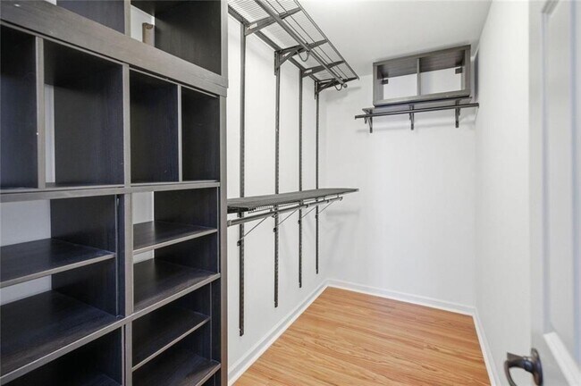 Building Photo - 518 S Fortune Way