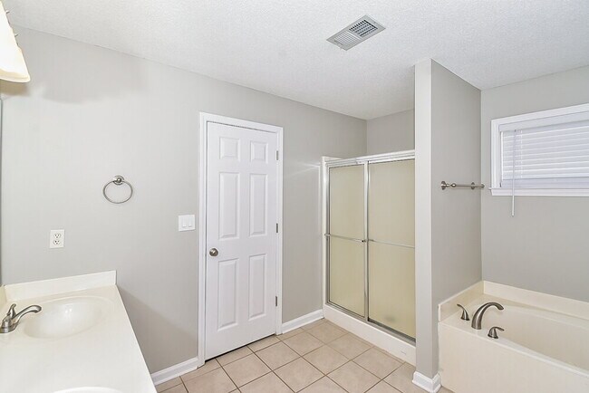 Building Photo - 401 Timber Way S