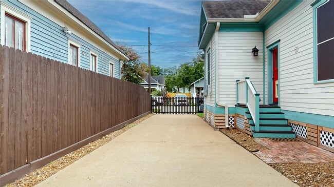 Building Photo - 1708 Shearn St