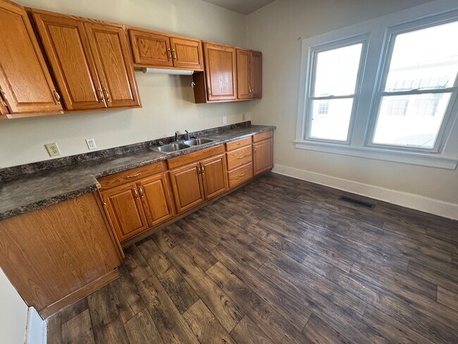 Building Photo - 17 S Crawford St