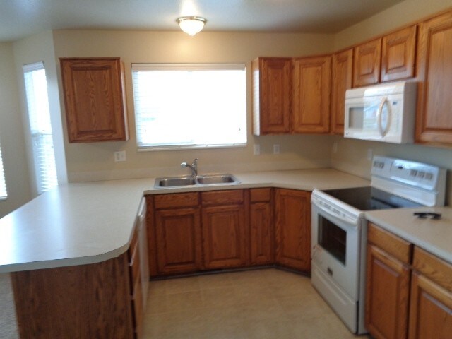 Building Photo - 1881 N 660 W