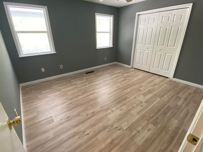 Building Photo - Ringgold 2 Bed 1 bath Screened in Porch, Oversized Workshop