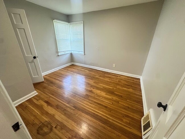 Building Photo - Bungalow Comfort in Berdell Hills
