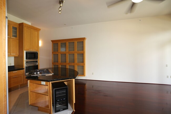 Building Photo - Loft at Waikiki - 2 Bdrm/2 Bath/2 Prkg - $...