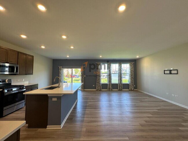 Building Photo - 8366 Kannon Dr