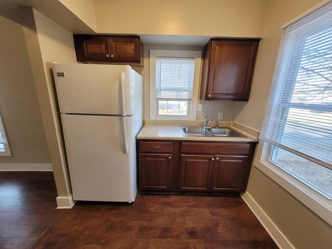 Building Photo - 2 Bedroom, 1 Bathroom home with front porch and fenced yard!