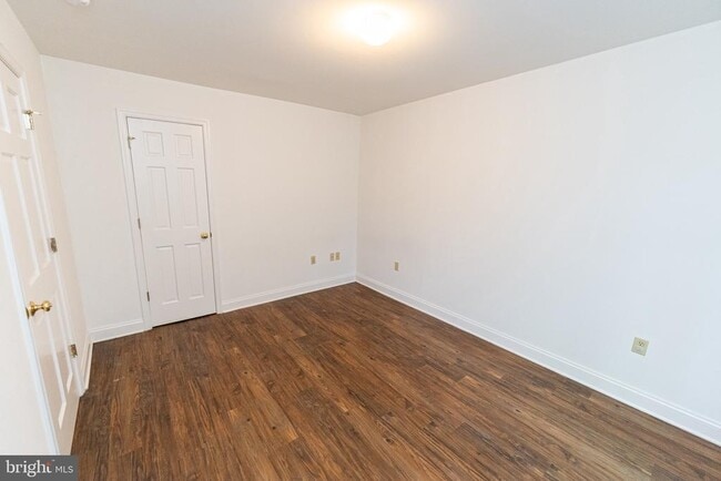 Building Photo - 802 Travers St