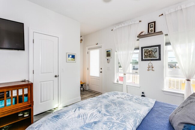 Master bedroom - 714 W Main St