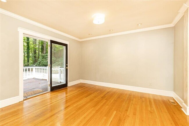 Building Photo - 3943 Lake Forrest Dr NE
