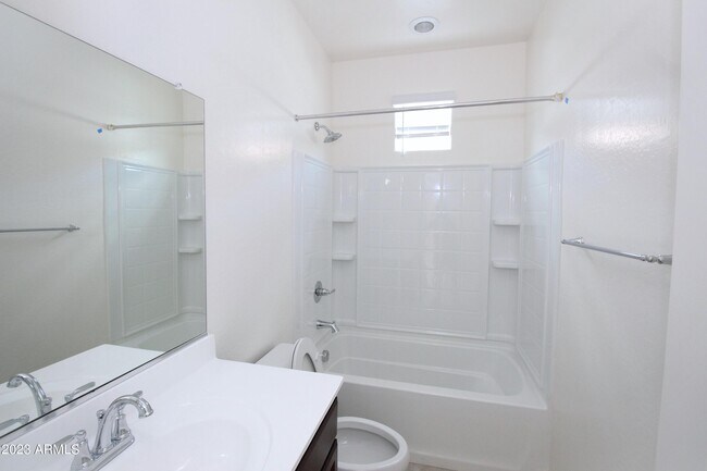 Building Photo - 1126 E Westwood Dr