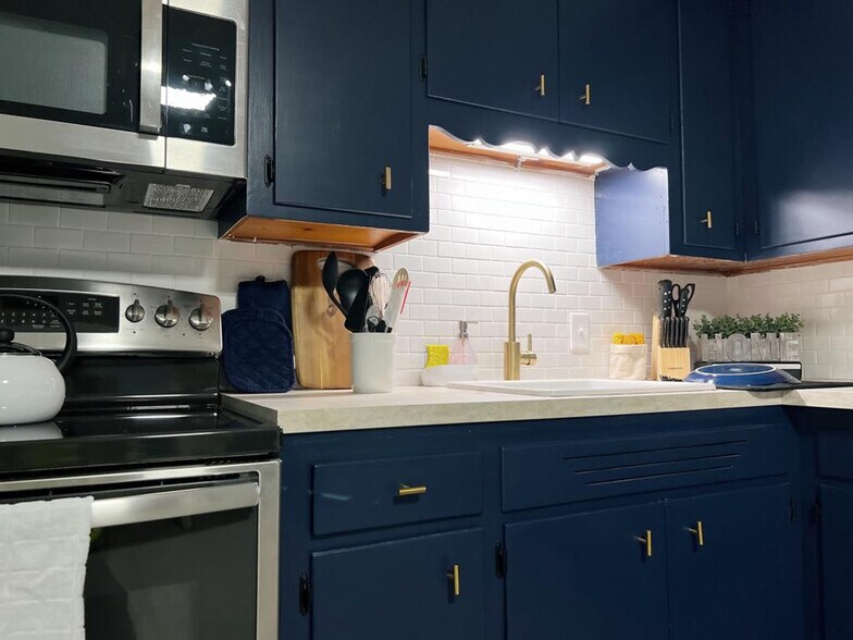 Building Photo - 508 Elm St