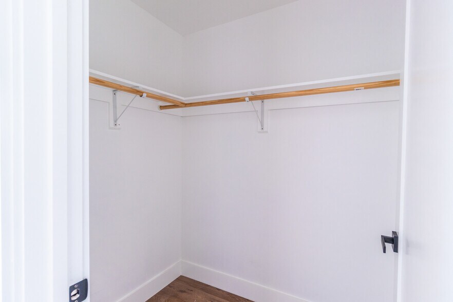 Building Photo - 4507 1/4 W 18th St