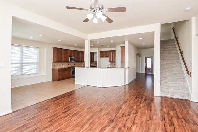 Building Photo - 6203 Ledger Ln