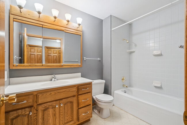 Building Photo - 923 Talwrn Ct