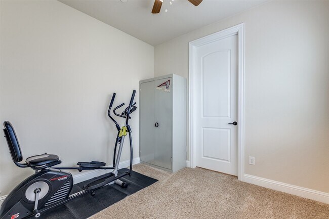 Building Photo - 2490 Stonybrook Dr