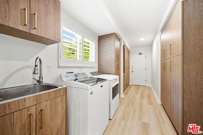 Building Photo - 8900 Alto Cedro Dr