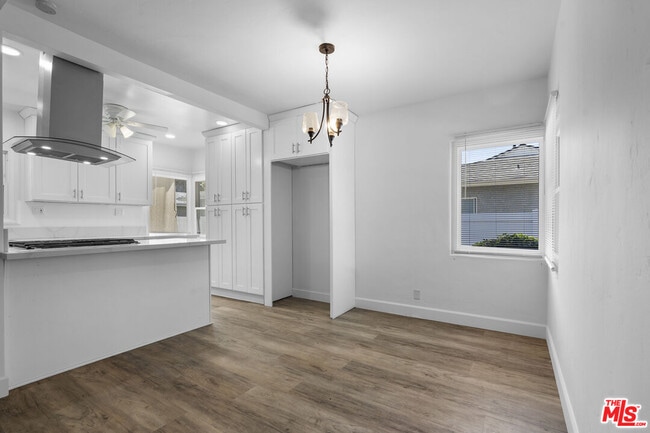 Building Photo - 214 N Martha Pl