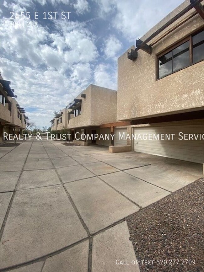 Building Photo - 2455 E 1st St