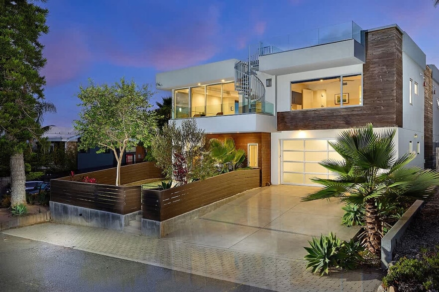 Building Photo - 2310 Edinburg Ave