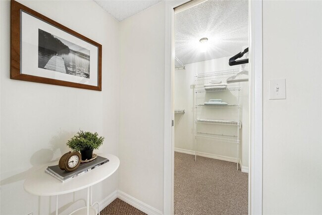 Building Photo - 3150 N Course Ln