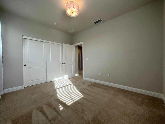 Building Photo - 264 Mabel Josephine Dr
