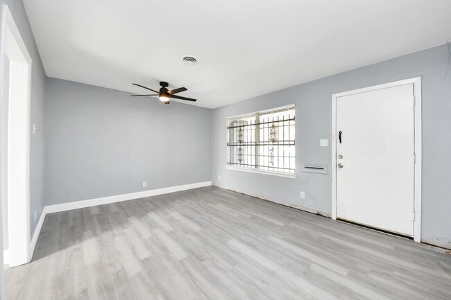 Building Photo - 5606 Elmlawn Dr