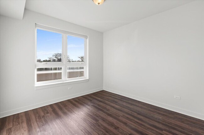 Building Photo - 500 N Northwest Hwy