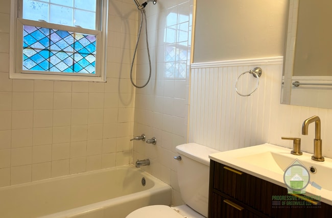 Building Photo - 305 Perry Rd