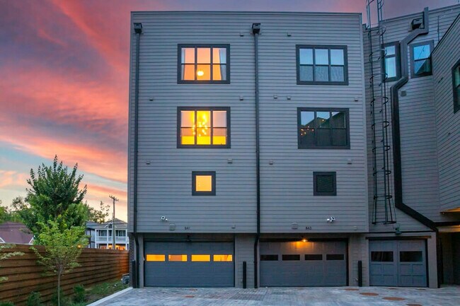 Building Photo - 402 Cleveland St