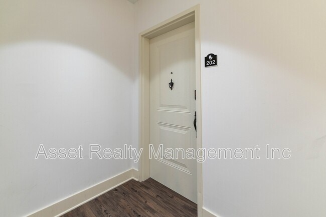 Building Photo - 1110 Franck St