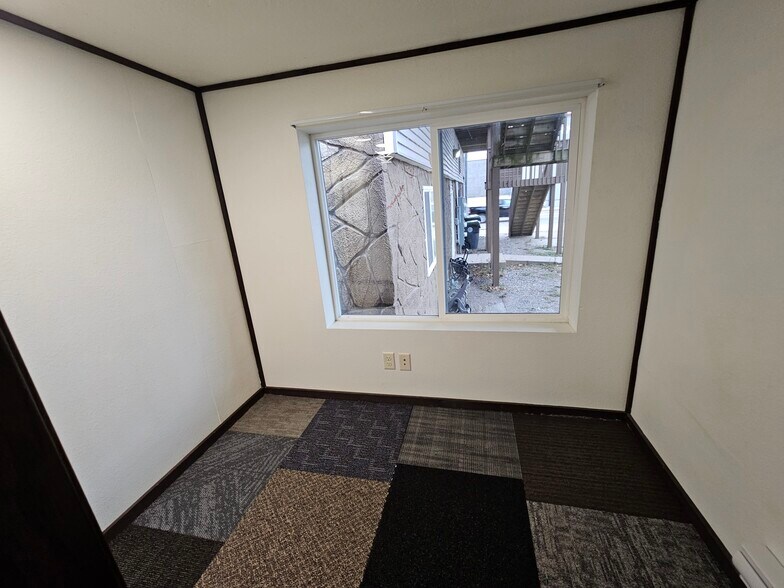Building Photo - 1618 West Ave S