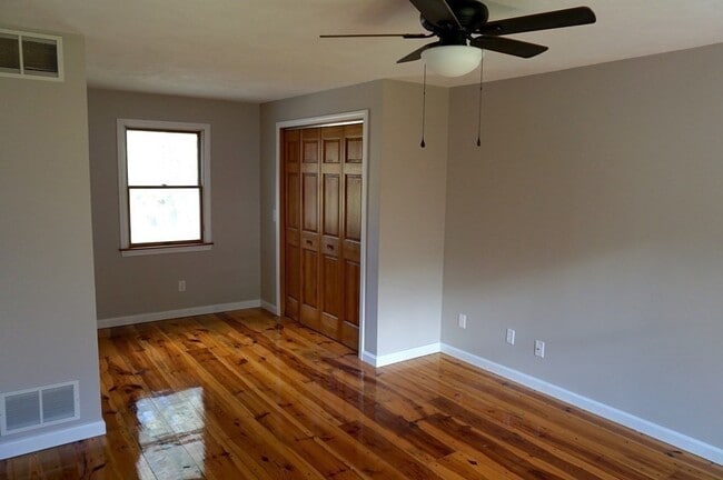 Building Photo - 90 Groton St