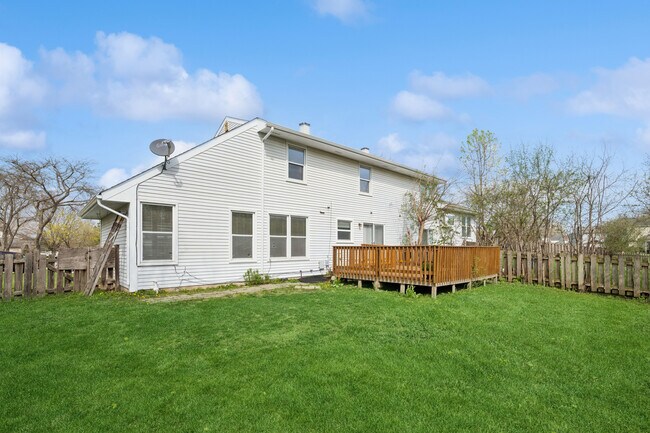 Building Photo - 1553 Brandywyn Ct N